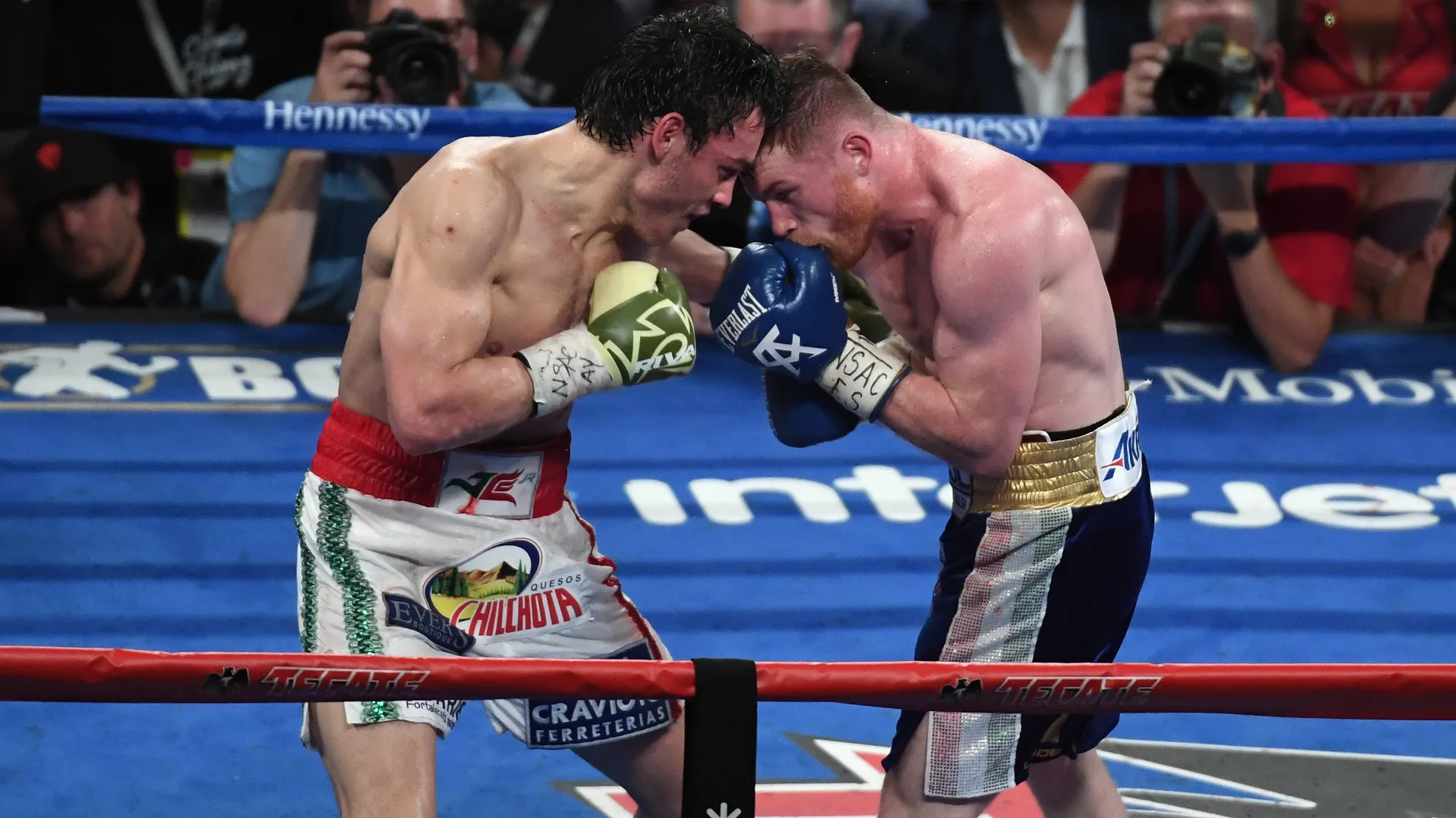 Julio César Chávez Jr. se llevó una fortuna de su pelea con Canelo Álvarez. (GETTY IMAGES)