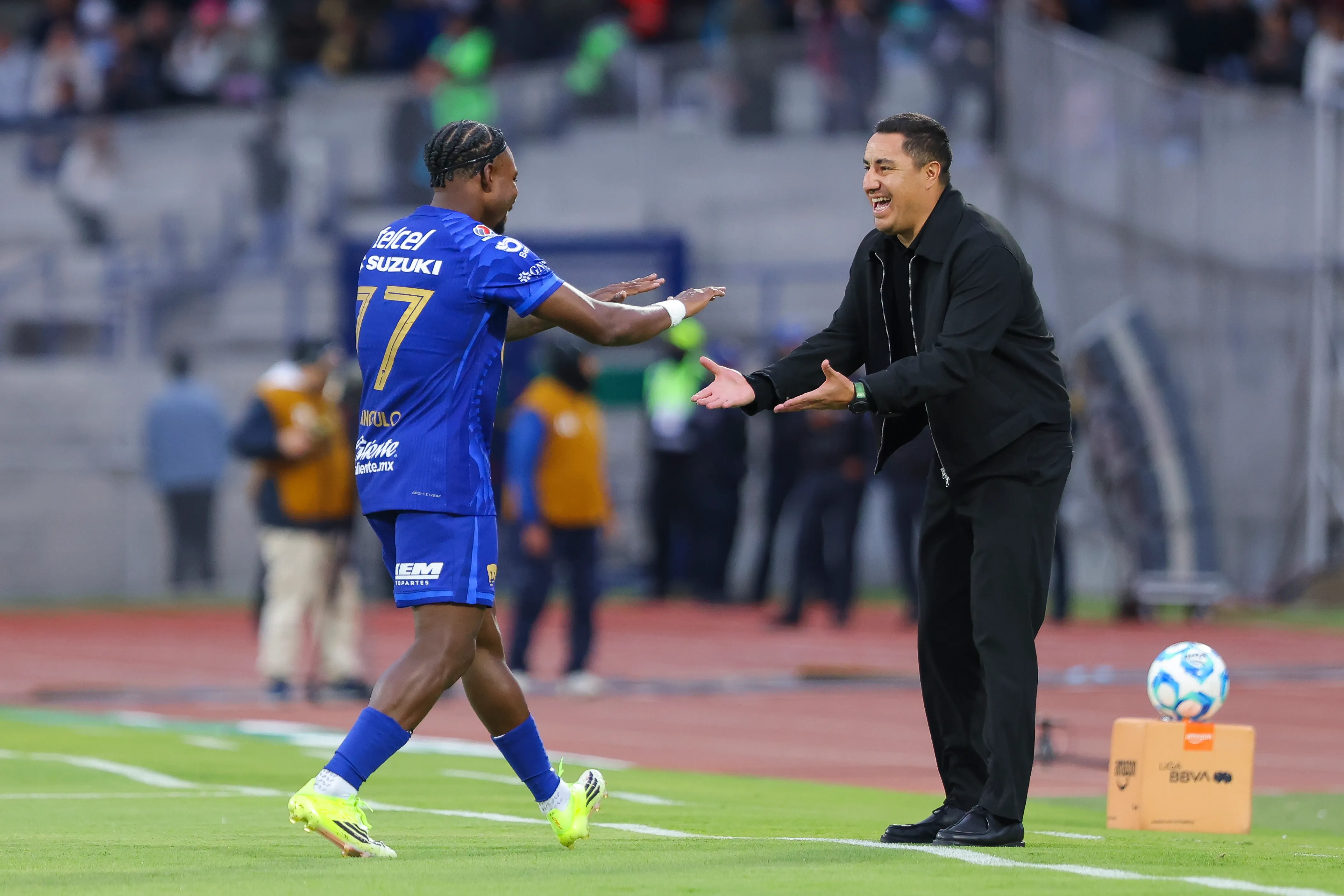 Álvaro Angulo y Efraín Juárez (Getty Images)
