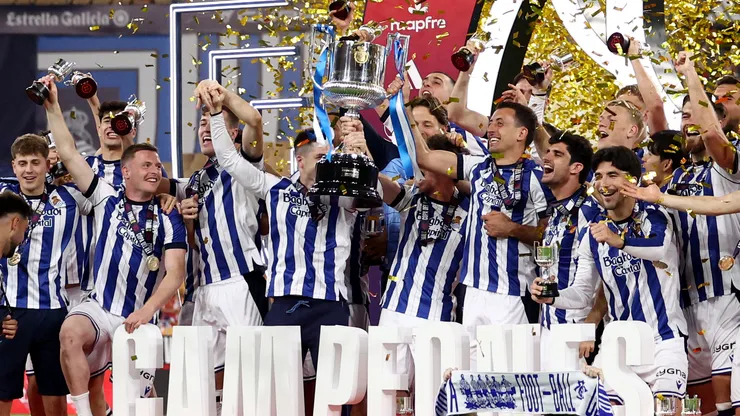 Los Txuri-urdiñ vencieron en los penales a los Colchoneros y se quedaron con la copa nacional de España