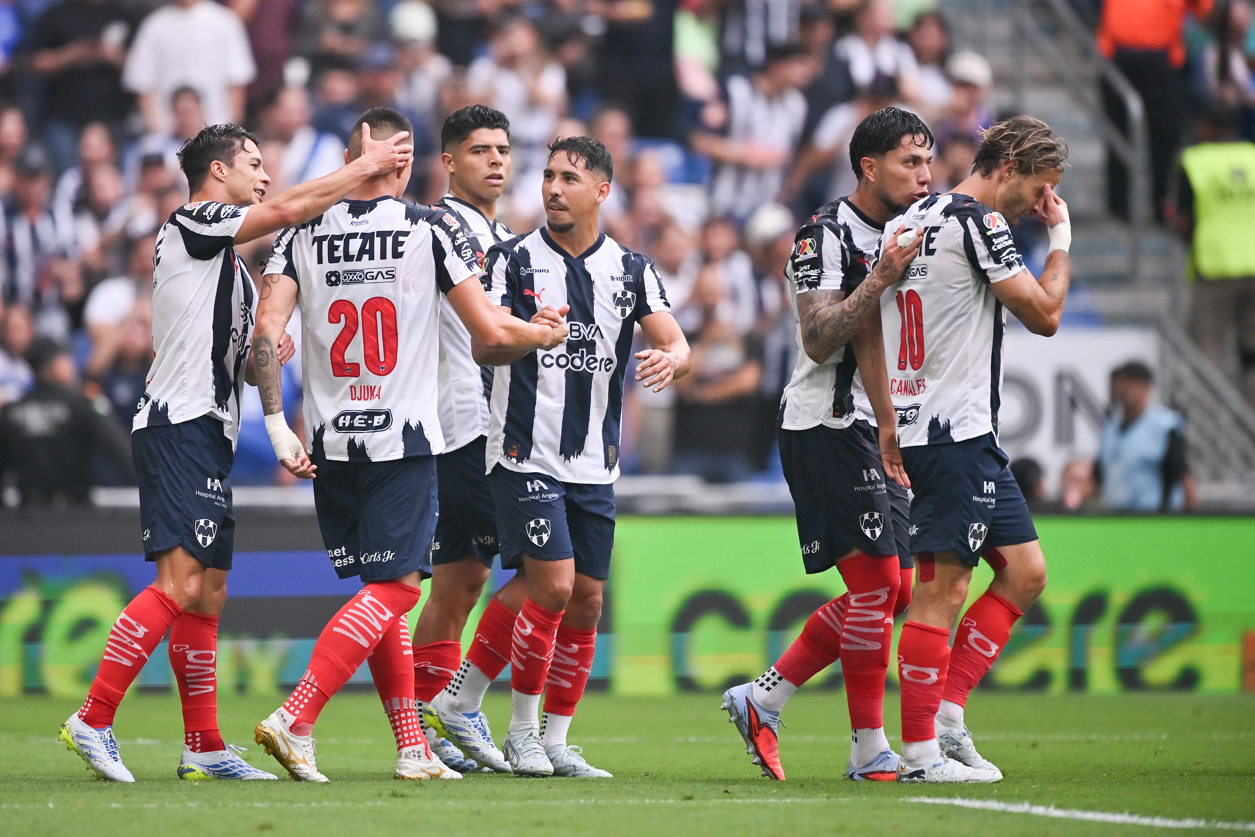 Varios futbolistas podrían irse de Rayados (Getty Images)