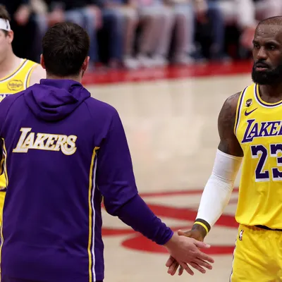 Le ponen fecha a los regresos de Luka Doncic y Austin Reaves en Playoffs