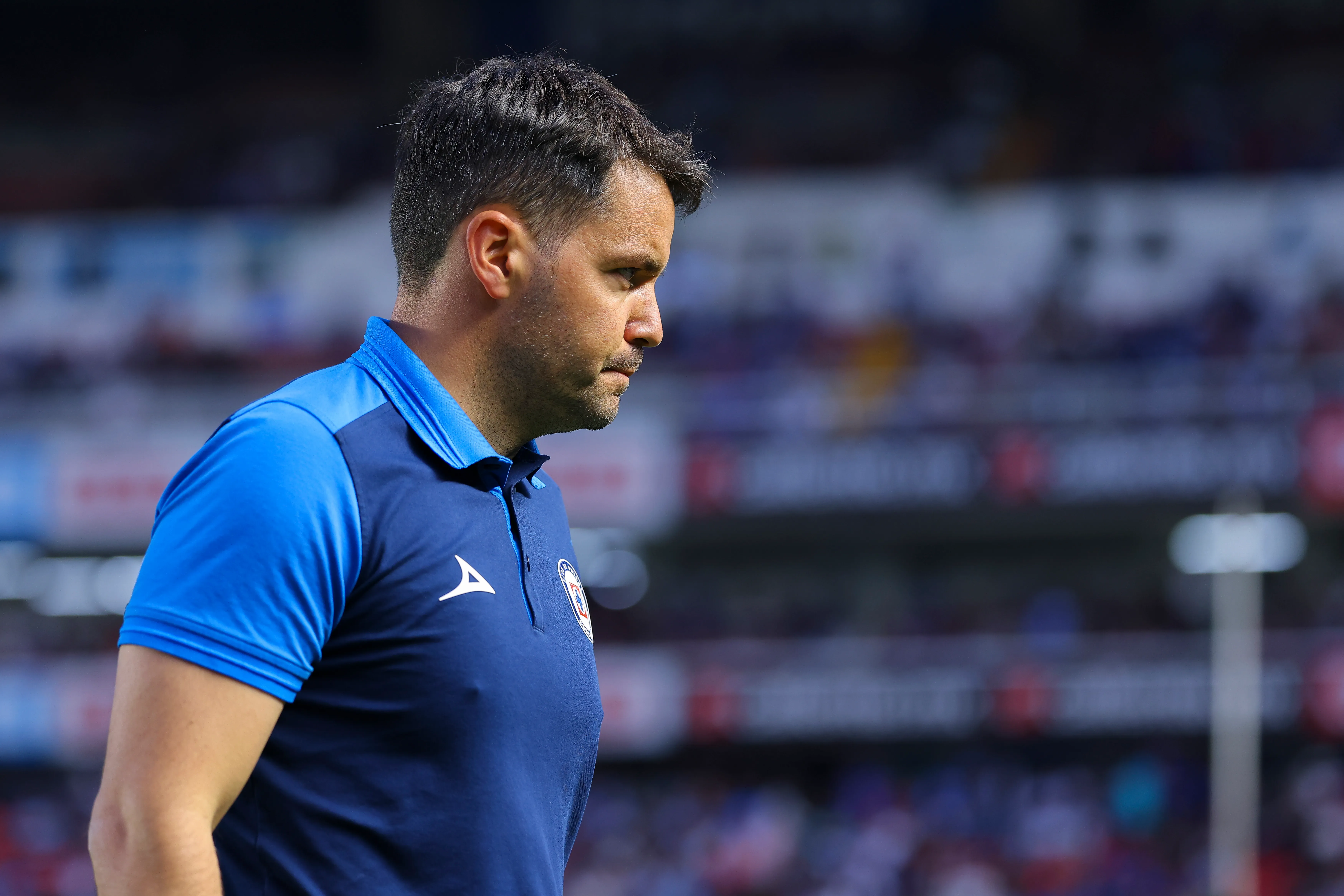 Nicolas Larcamon dejó de ser el DT de Cruz Azul (Getty Images)