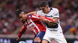 Chivas y Pumas se disputan el liderato.