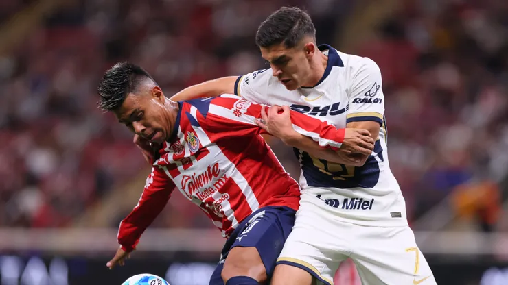 Chivas y Pumas se disputan el liderato.