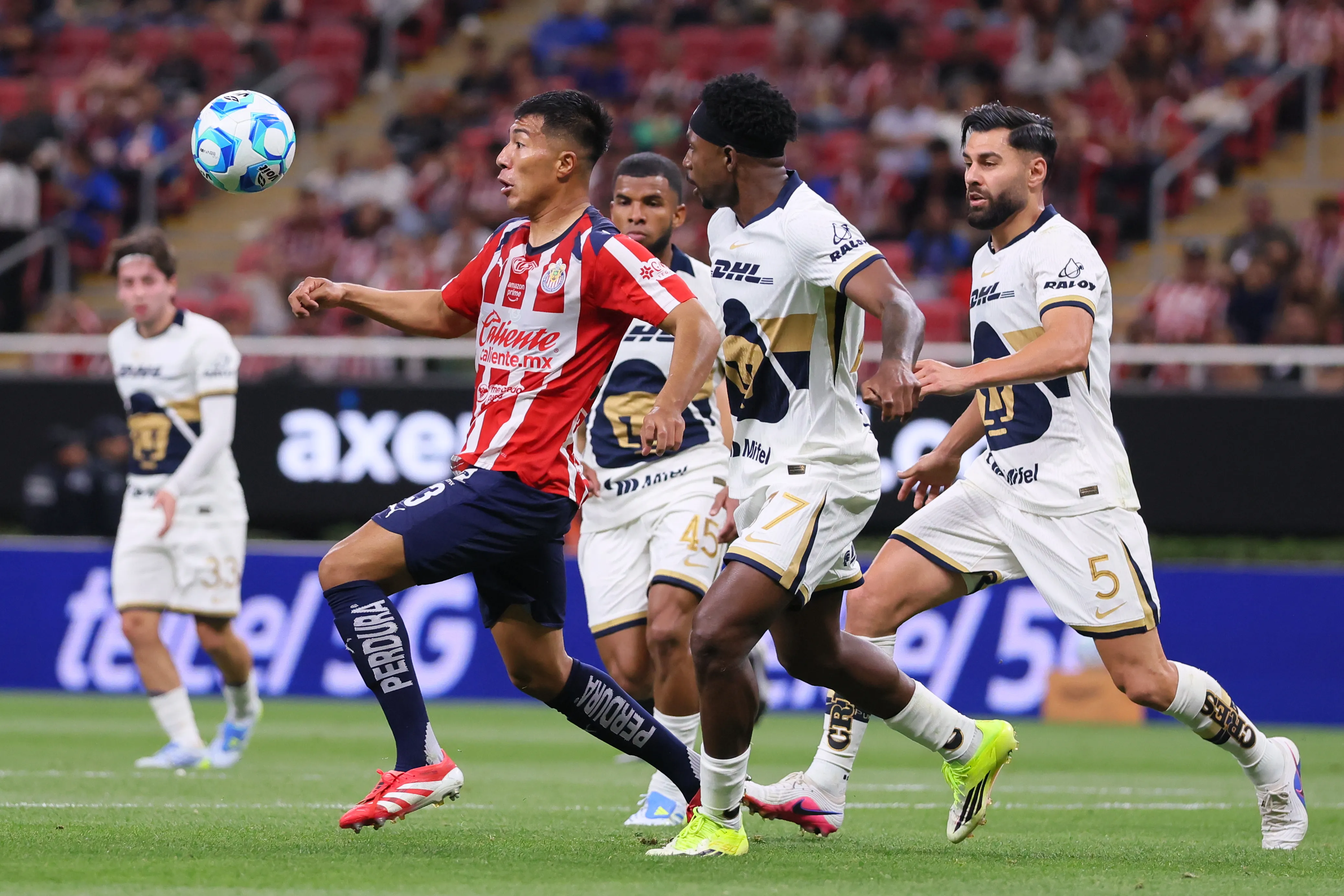 Chivas y Pumas dependen del resultado… de Chivas [Foto: Getty]