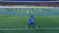 El penal de Raphael Veiga debió repetirse