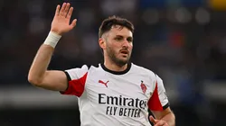 Santiago Giménez no juega ante Juventus.