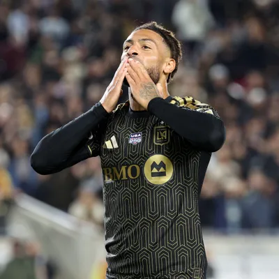 ¿Por qué no juega Denis Bouanga en LAFC vs. Toluca por la Concachampions 2026?