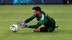 Hugo Llorís se luce en el cierre del primer tiempo.