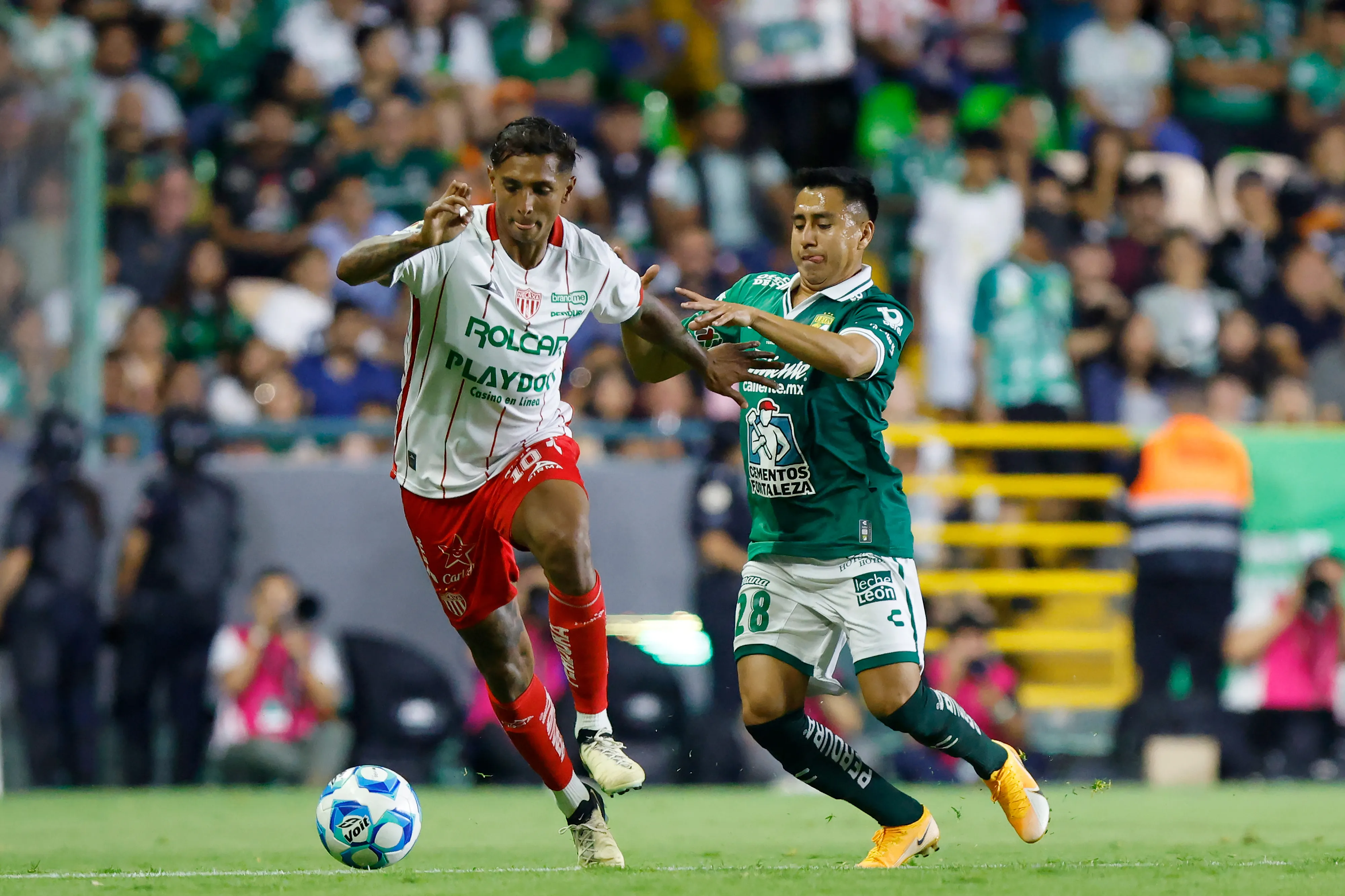 Agustín Almendra, en uno de sus pocos juegos en Necaxa [Foto: Getty]
