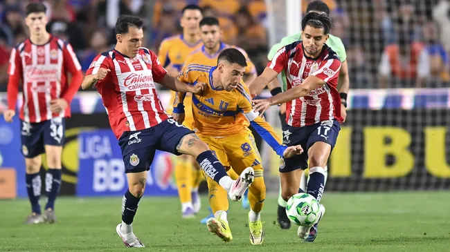Tigres tiene la ventaja en la serie con Chivas (Getty images)