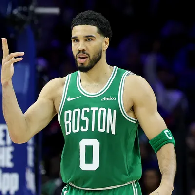 ¿Por qué no juega Jayson Tatum en Boston Celtics vs. Philadelphia 76ers por los Playoffs de la NBA 2025-26?