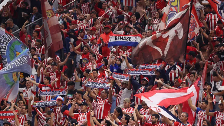 La afición apuntó contra el culpable de la derrota de Chivas ante Tigres UANL