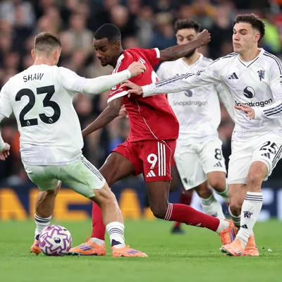 Pronósticos Manchester United vs Liverpool: un clásico que promete goles en Old Trafford