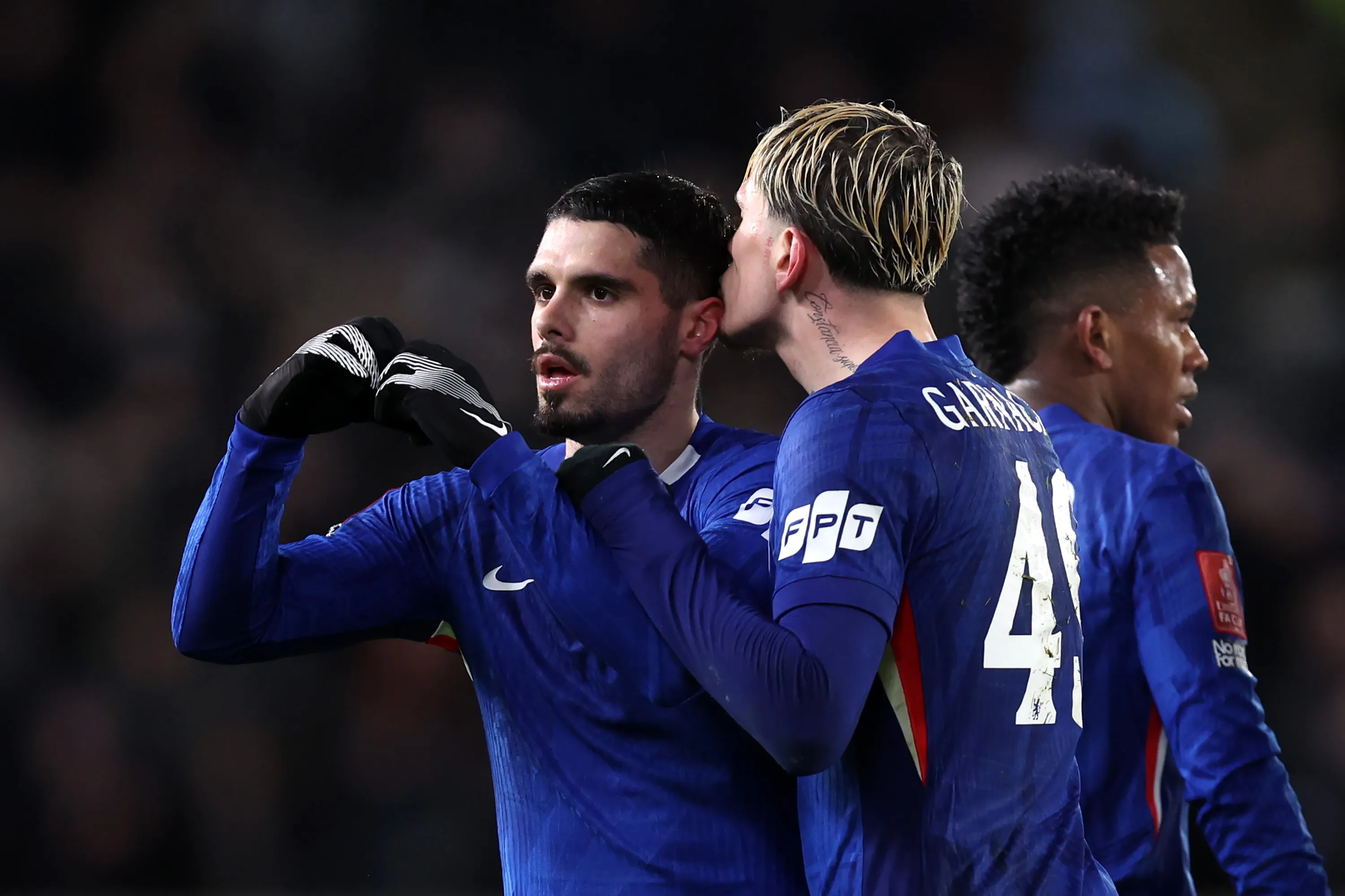 Pedro Neto y Alejandro Garnacho celebran juntos un gol de Chelsea (Getty Images)