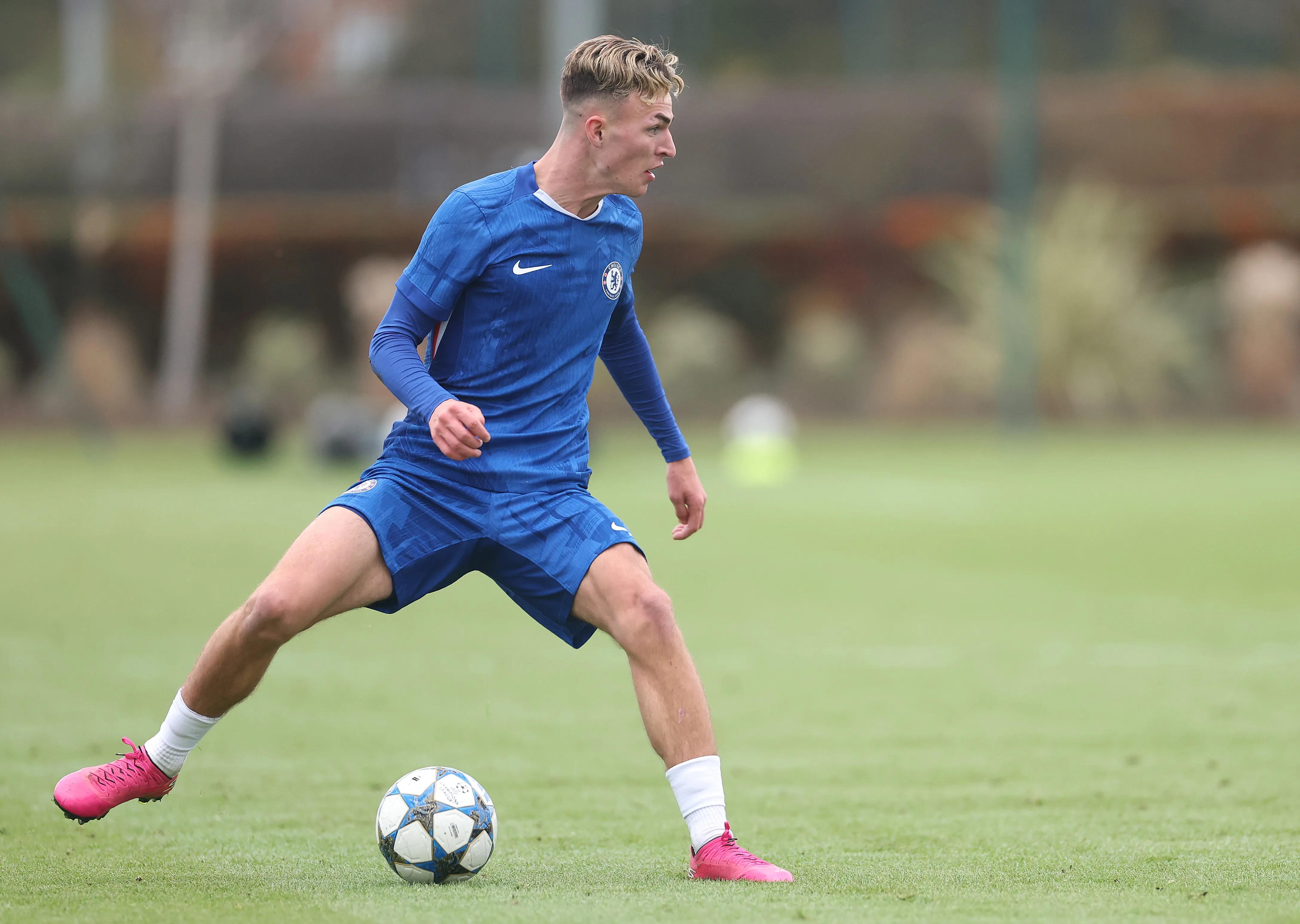 Jesse Derry en un partido de la UEFA Youth League 2025/26 (Getty Images)