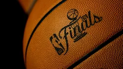 Balón de la NBA con el logo de las Finales 2026