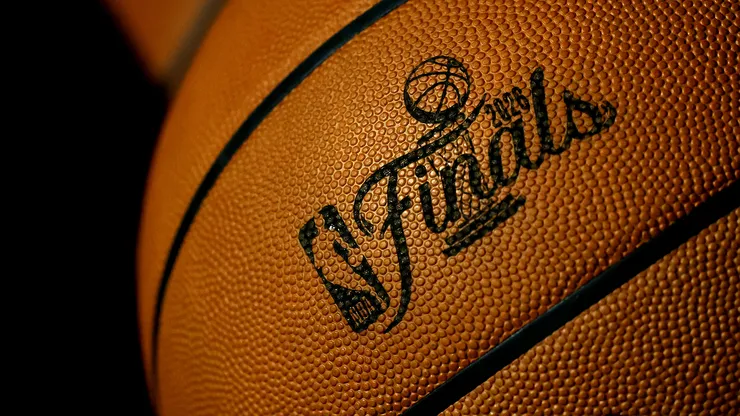Balón de la NBA con el logo de las Finales 2026