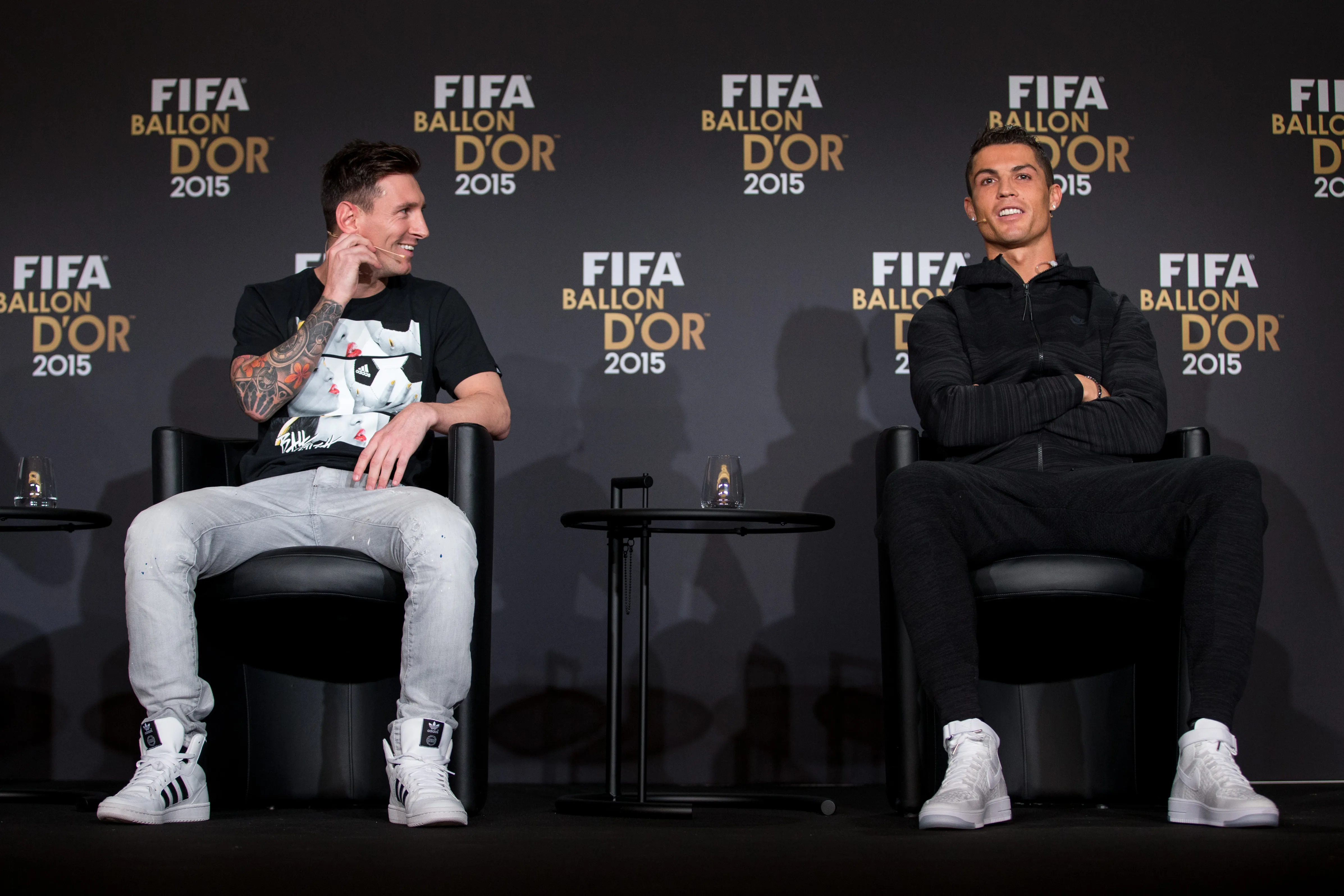 Lionel Messi y Cristiano Ronaldo en la gala del Balón de Oro 2015 (Getty Images)