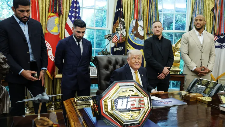 Ilia Topuria conoció a Donald Trump en la previa de UFC Casa Blanca y lo llenó de elogios