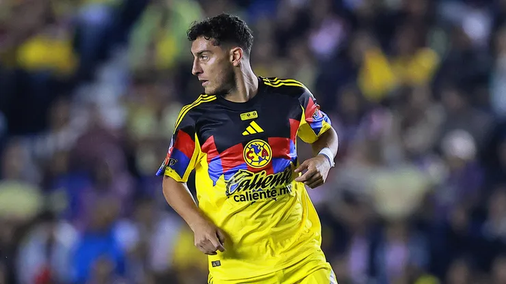 Sebastián Cáceres salió del partido entre América y Pumas UNAM tras un golpe por conmoción