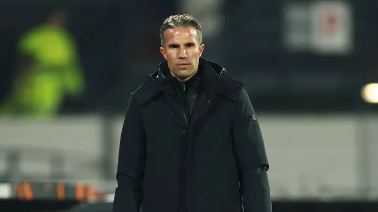 Se conocieron las posibilidades de que Robin Van Persie sea nuevo entrenador de Rayados