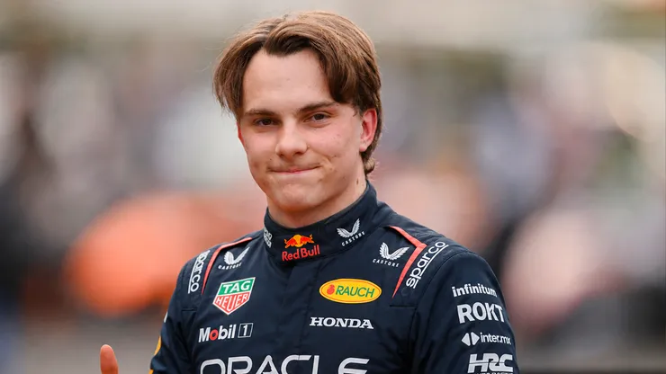 Oscar Piastri con el mono de Red Bull Racing