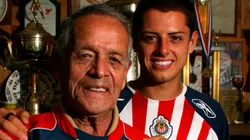 Chicharito Hernández junto a su abuelo, Tomás Balcázar