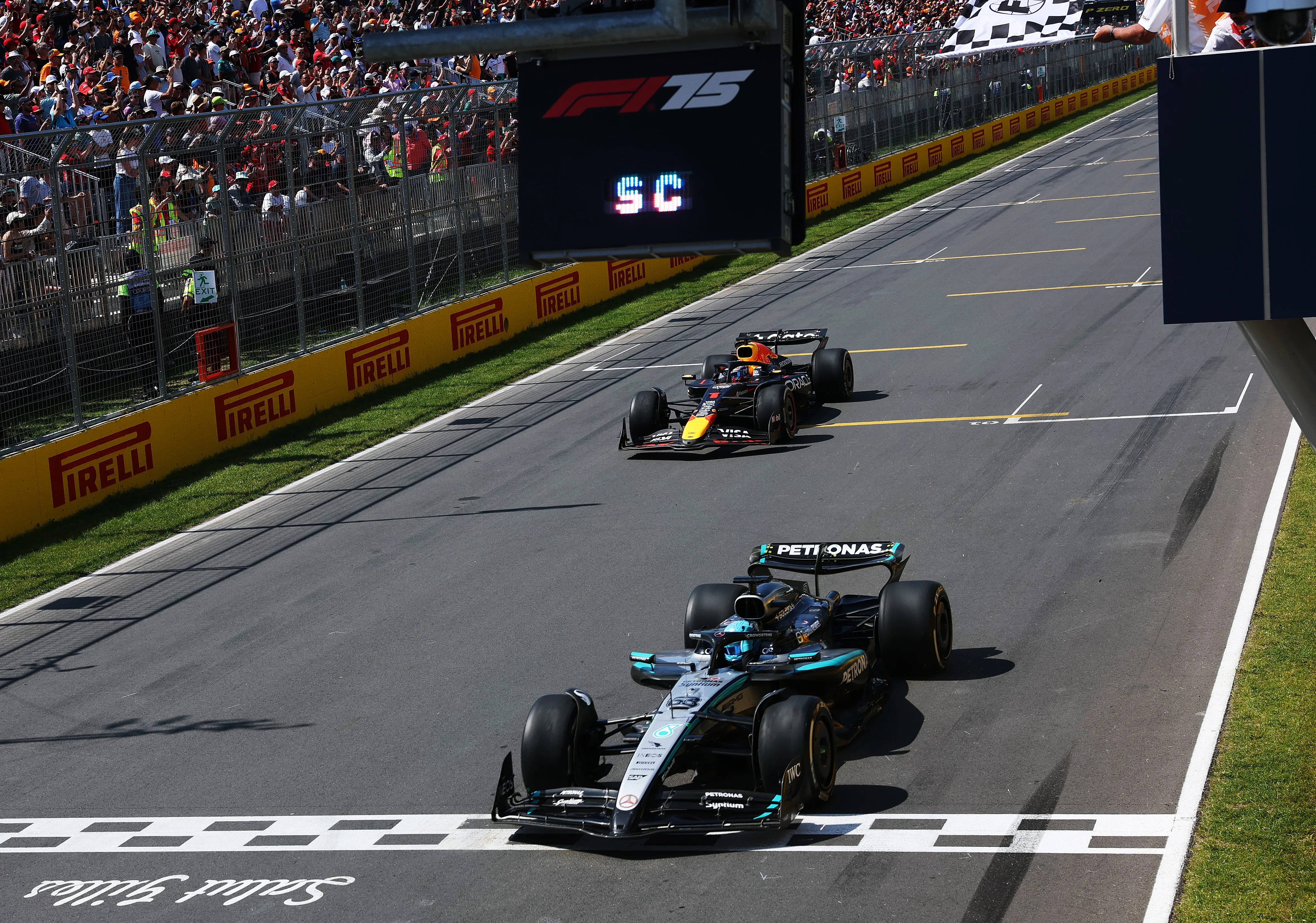 George Russell cruza la meta en el primer lugar en el GP de Canadá 2025 (Getty Images)