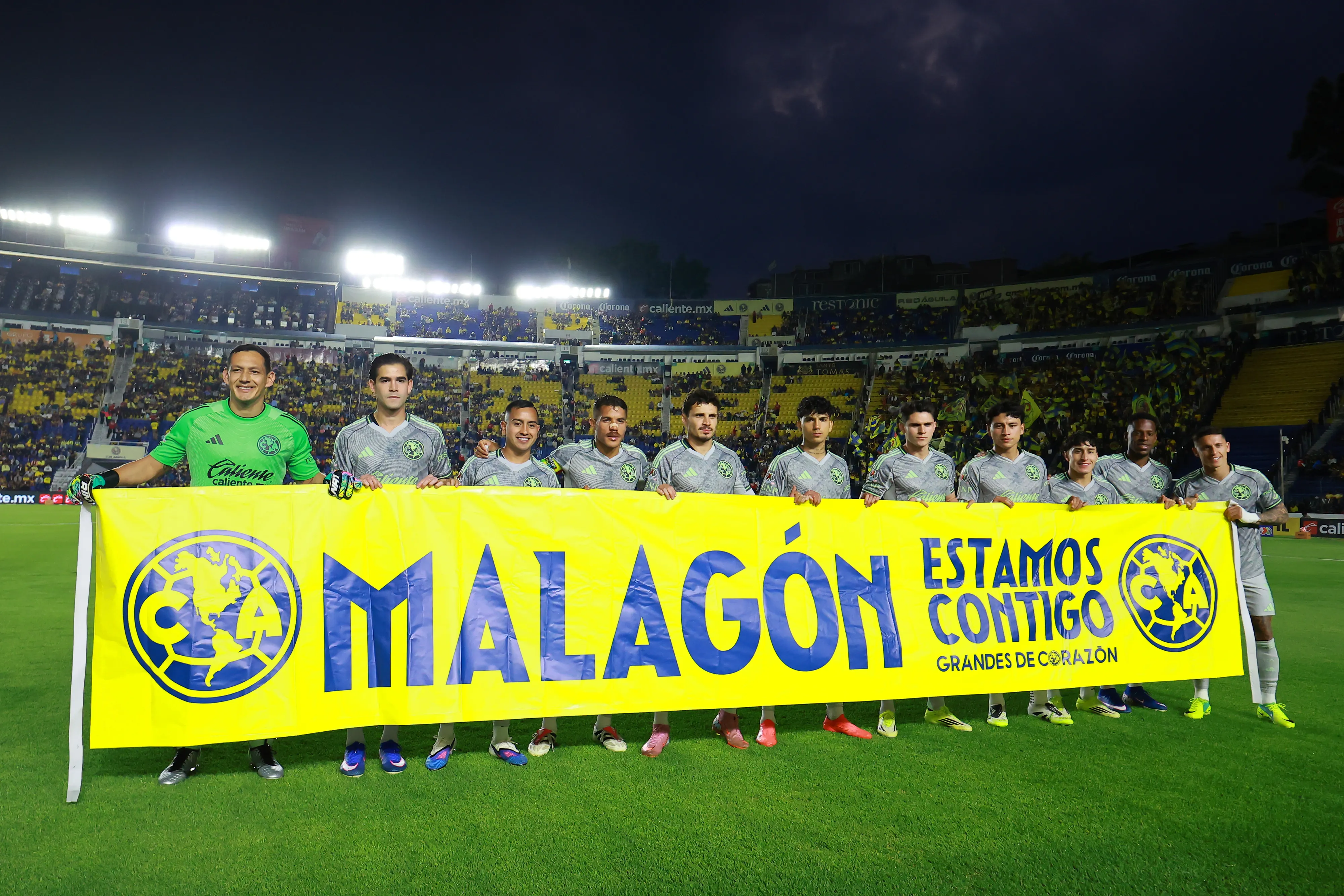 Jugadores de América le muestran su apoyo a Malagón tras su lesión
