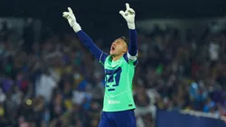 Keylor Navas celebra tras la clasificación de Pumas a semifinales