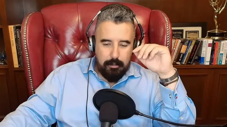 Álvaro Morales generó polémica