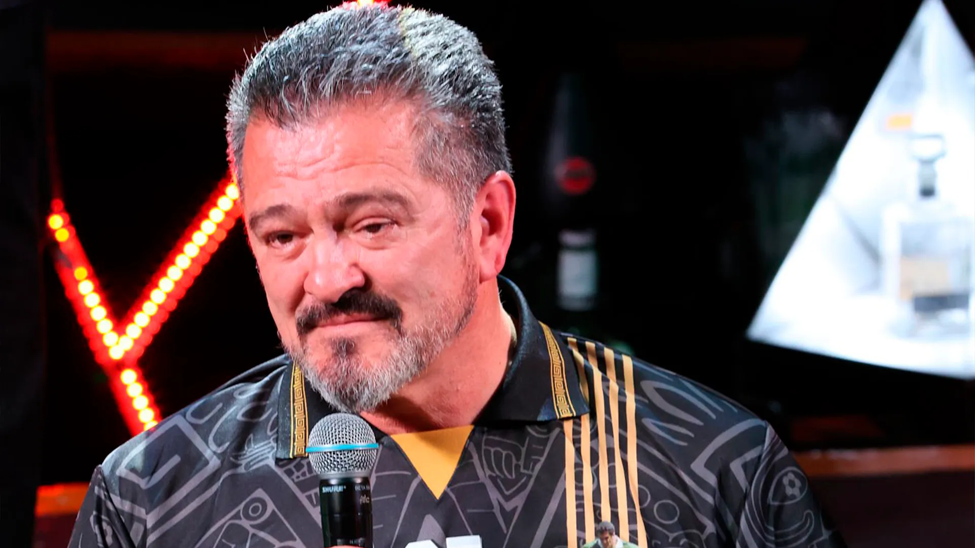 Carlos Hermosillo en la presentación de la playera conmemorativa de las leyendas de México (Getty Images)