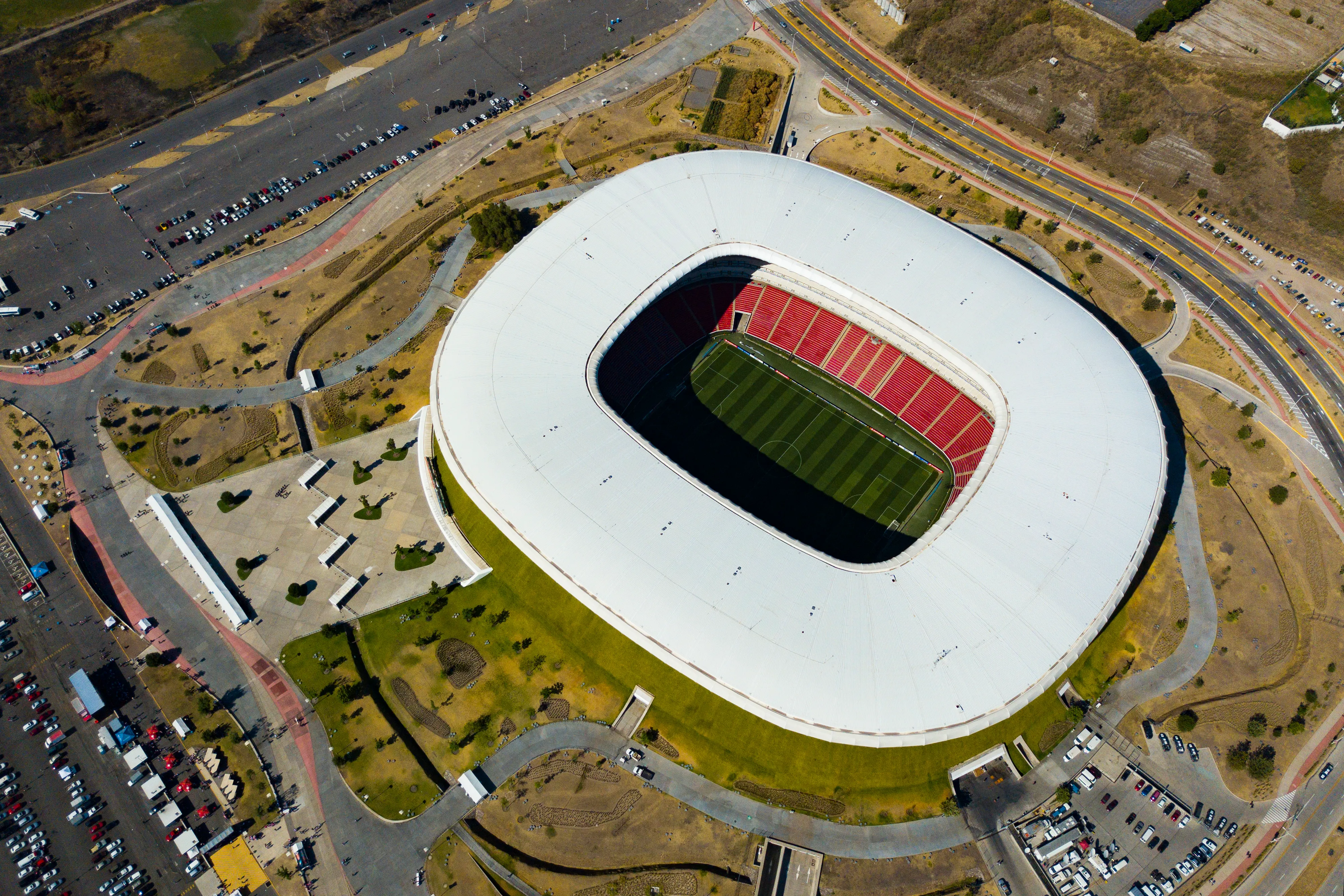 Chivas ya no podrá jugar en el Estadio Akron en el Clausura 2026. [Foto: Getty Images]