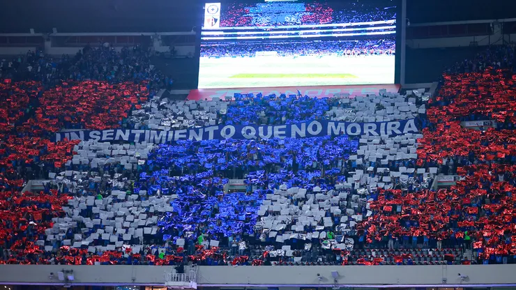 Aficionados de Cruz Azul en el Estadio Banorte