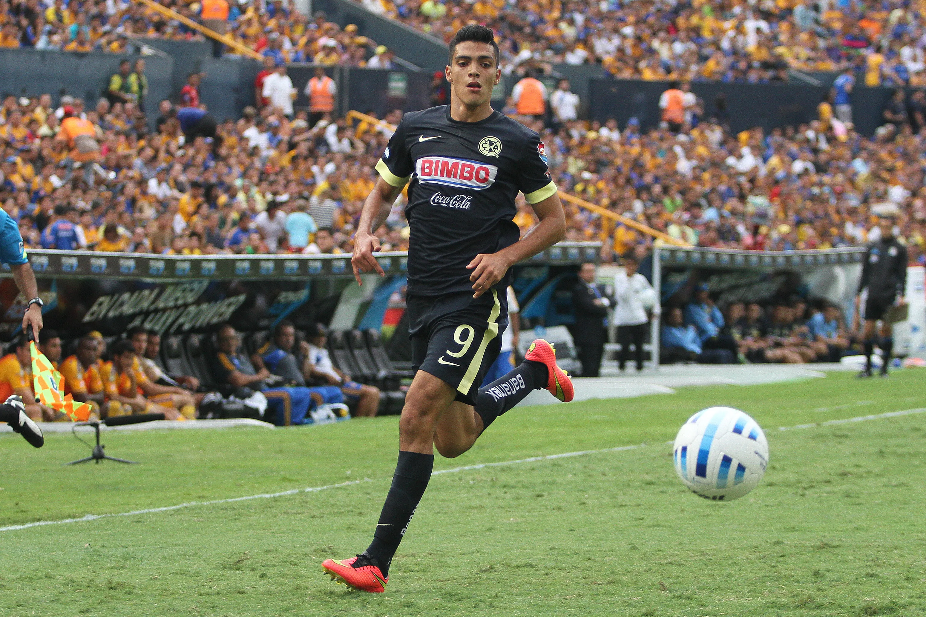 Raúl Jiménez en su primer paso con América (JAM Media)