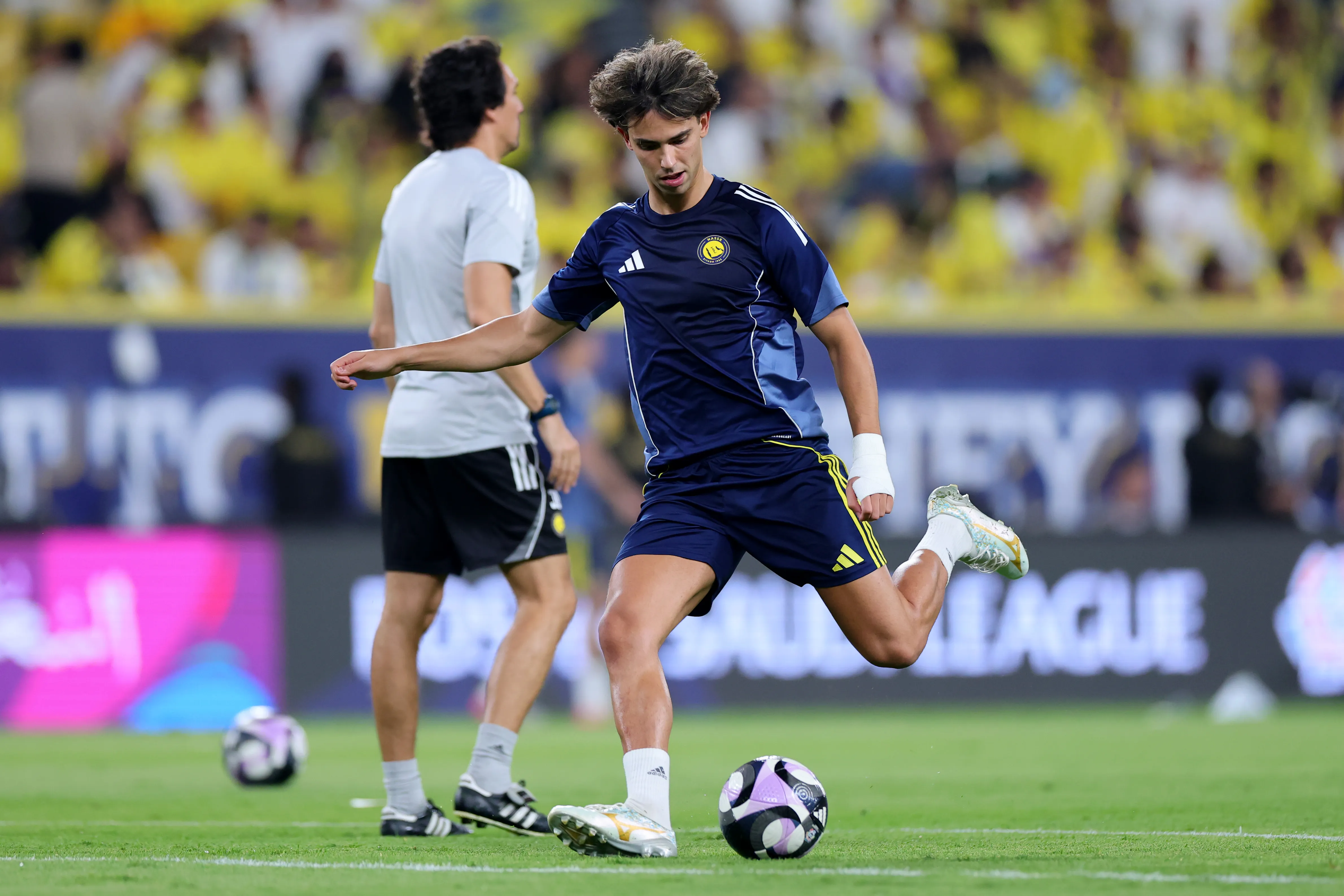 Joao Félix dispara a puerta en la entrada en calor