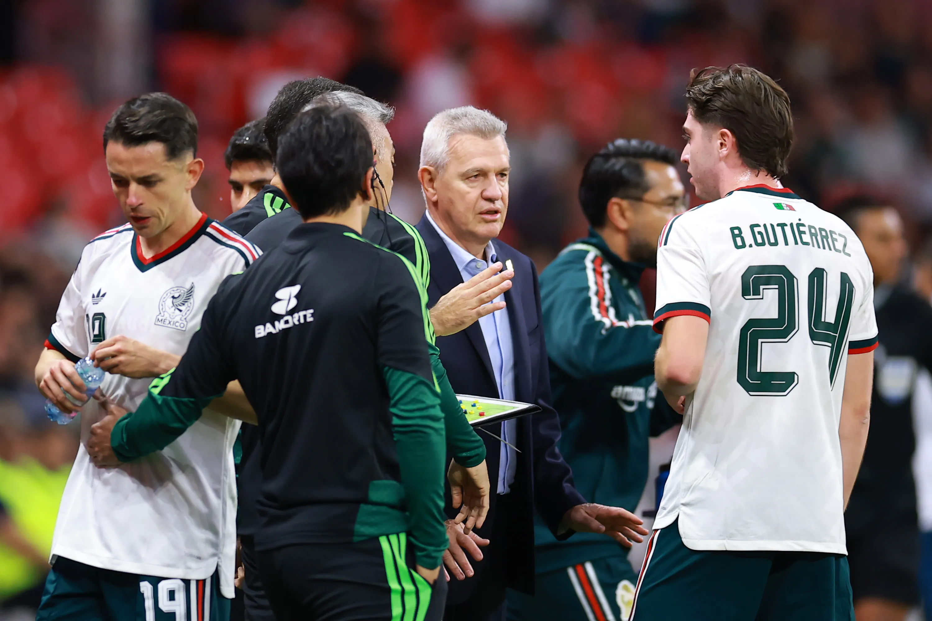 Javier Aguirre tiene una ardua tarea para reducir la lista [Foto: Getty]
