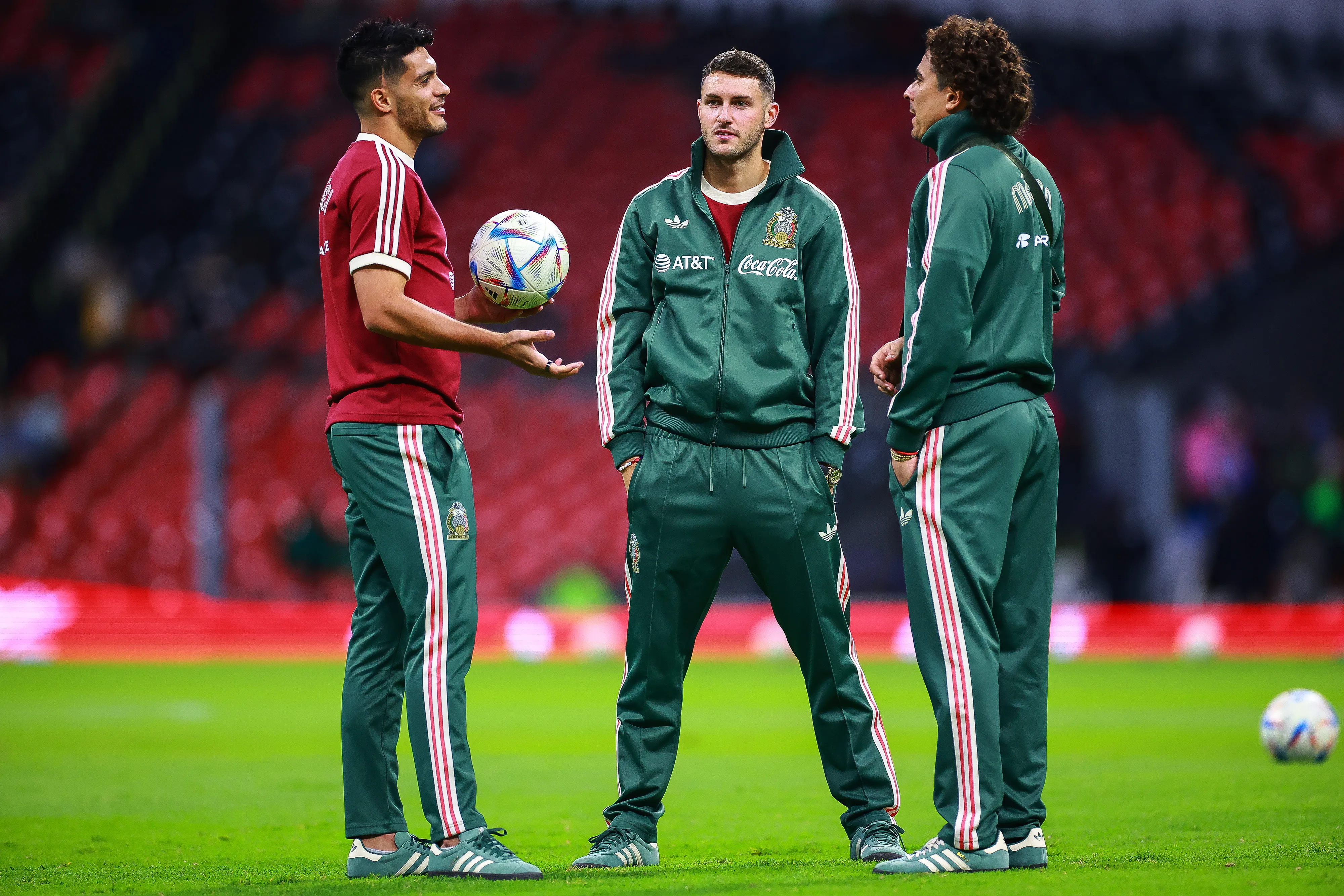 Raúl Jiménez, Santiago Giménez y Memo Ochoa jugarían el Mundial 2026, según la IA (Getty Images)