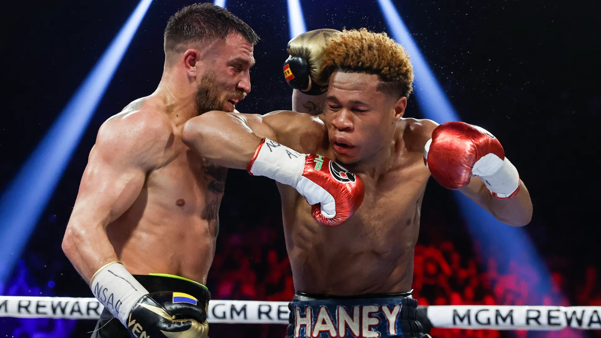 La pelea de Vasyl Lomachenko y Devin Haney es recordada por su polémico resultado. (GETTY IMAGES)