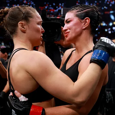 Ronda Rousey sometió a Gina Carano en su regreso a las MMA
