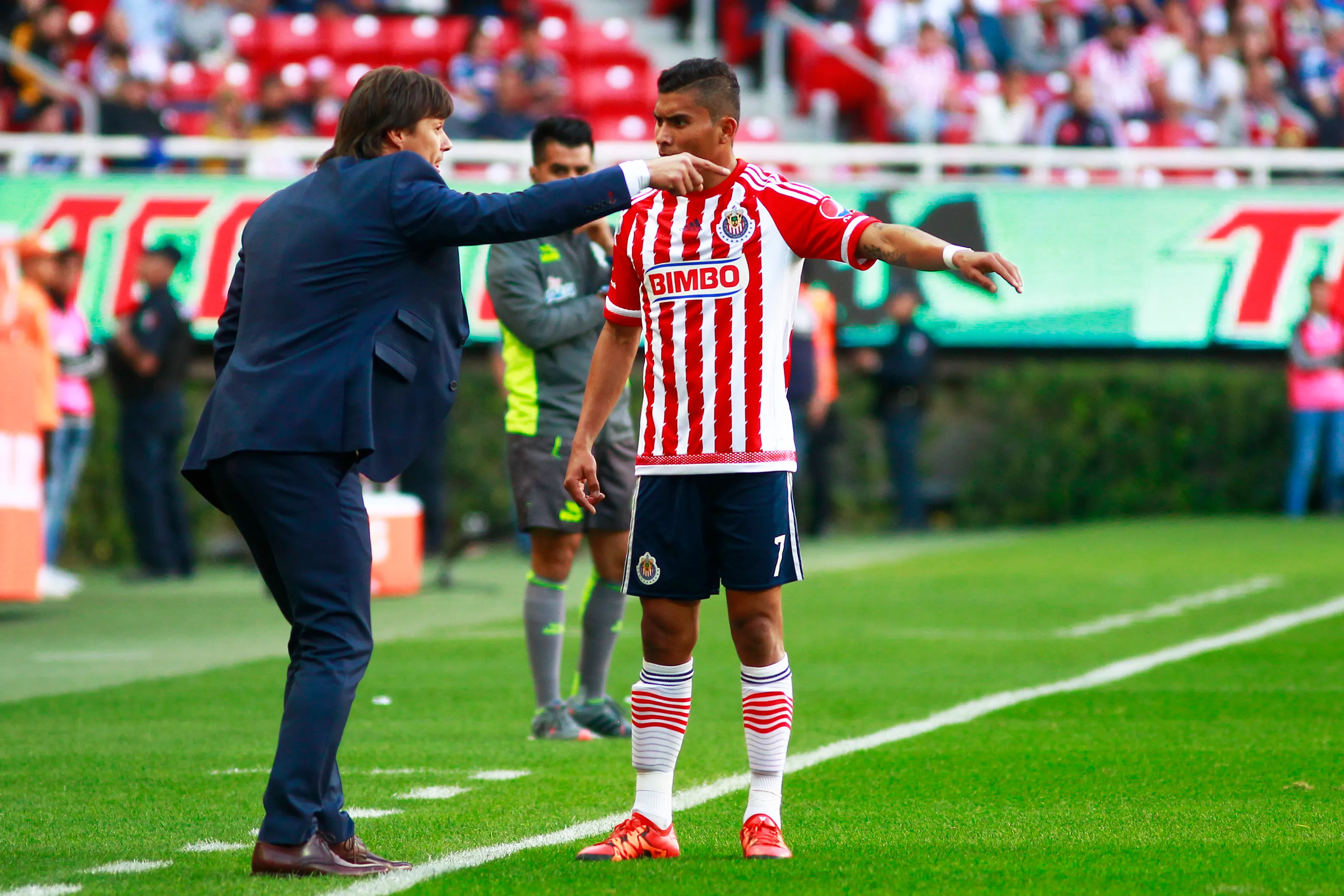 Matías Almeyda y Orbelín Pineda (JAM Media)