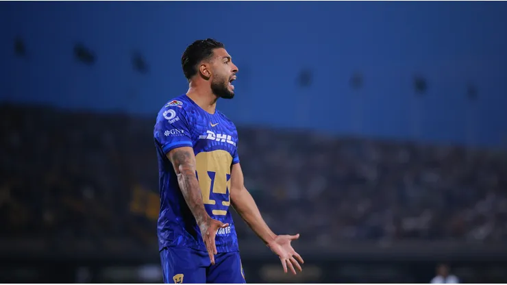 Nathan Silva tocó la copa en la previa de la final.