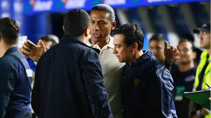 Joel Huiqui y un cruce con Efraín Juárez.