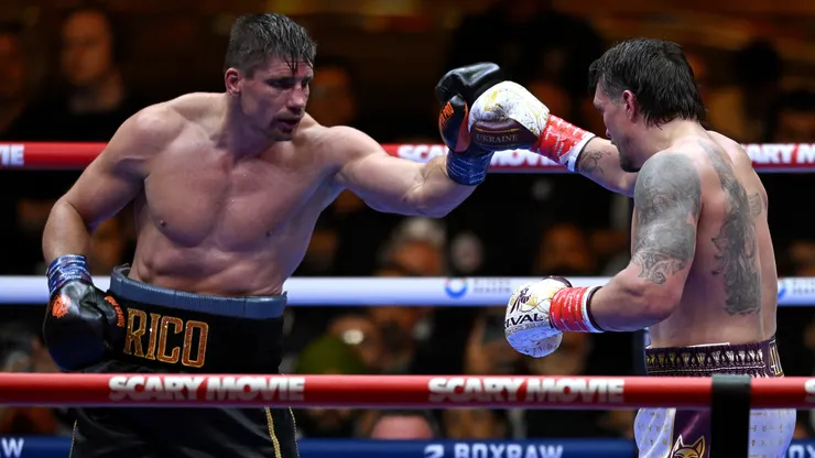 Oleksandr Usyk terminó venciendo a Rico Verhoeven por KO.