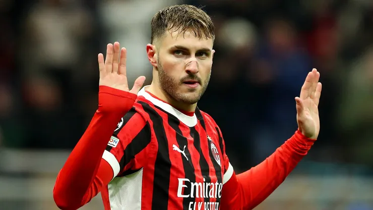 Santiago Giménez en Milan
