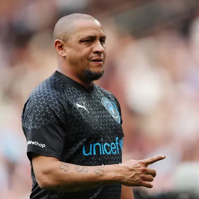 Roberto Carlos sale del retiro para entrenar a las mejores piernas del mundo