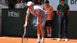 Jannik Sinner se fue eliminado de la segunda ronda de Roland Garros.