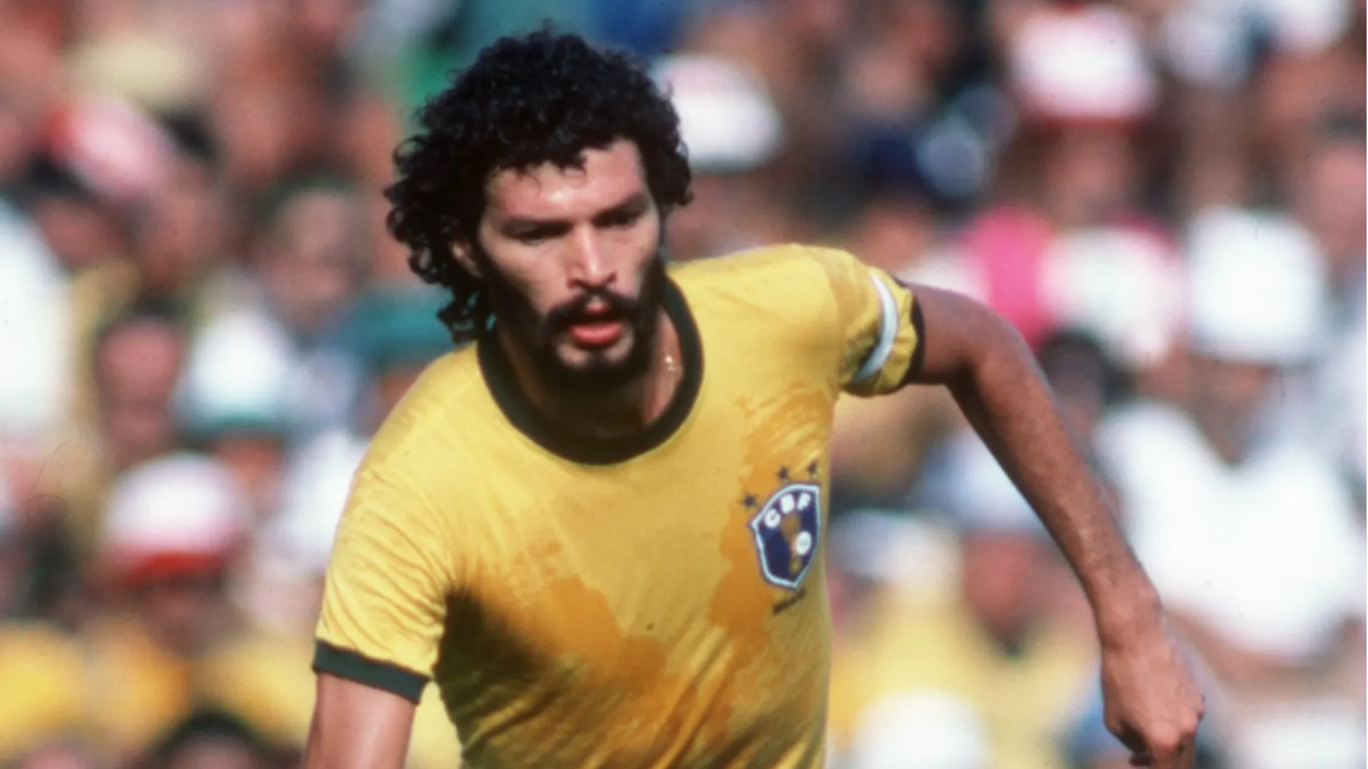 Sócrates lideró a Brasil en los Mundiales de 1982 y 1986. (GETTY IMAGES)