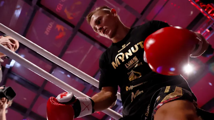 Michael Eifert no pudo dar la sorpresa ante Dmitry Bivol.